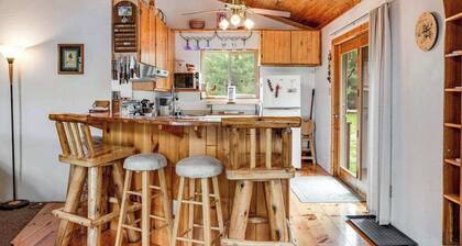 Riverfront home with private dock, kayaks, views, firepit, cornhole & foosball