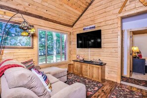 TV, fireplace, DVD player - Charming, lakefront home with a gas fireplace, docks, firepit, & full kitchen (Eagle River)