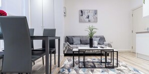 Dining - Contemporary 2 Bed Flat with Garden - Sleeps 7 (Watford)