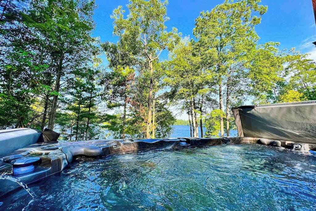 Outdoor spa tub