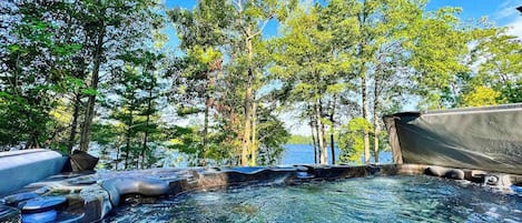 Outdoor spa tub