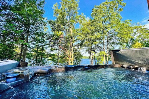 3-story chalet with private hot tub, game room & waters toys - dog-friendly