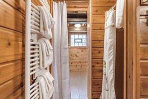 Interior - Cozy lakefront cabin in the heart of Wisconsin's Northwoods with canoe & kayak (Lac Du Flambeau)