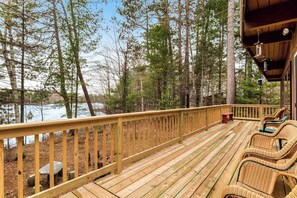 Terrace/patio - Cozy lakefront cabin in the heart of Wisconsin's Northwoods with canoe & kayak (Lac Du Flambeau)