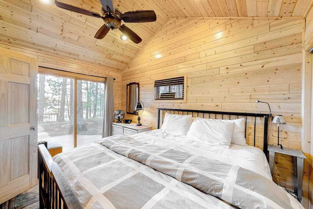 WiFi, bed sheets
