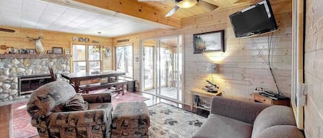 TV, fireplace, offices