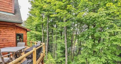 Woodland Wonderland | Spacious cabin-style house in Winchester with lake access