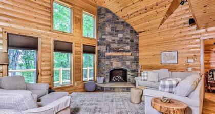 Woodland Wonderland | Spacious cabin-style house in Winchester with lake access