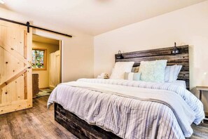 Iron/ironing board, travel cot, WiFi, bed sheets - Recreational lakefront home w/ private dock, trails access, & washer/dryer (Tomahawk)