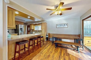 Dining - Secluded Lakefront Home w/Deck, Lake Views, Gas Grill & Private W/D - Dogs OK (Tomahawk)