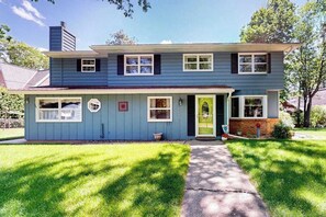 Exterior - Gorgeous lakefront home with dock, sandy beach area, fireplace, huge deck & WIFI (Minocqua)