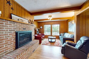 TV, fireplace, DVD player