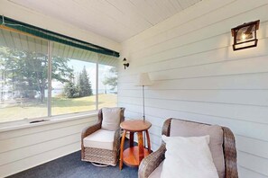 TV - Lakefront home with large patio, docks, gas grill, fire pit, & WIFI (Phelps)