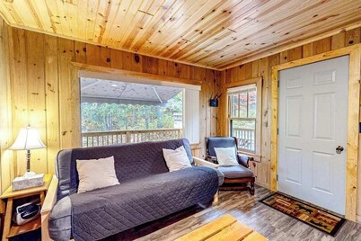 Tranquil & serene cabin getaway w/ large patio, fire pit, & lovely nature views