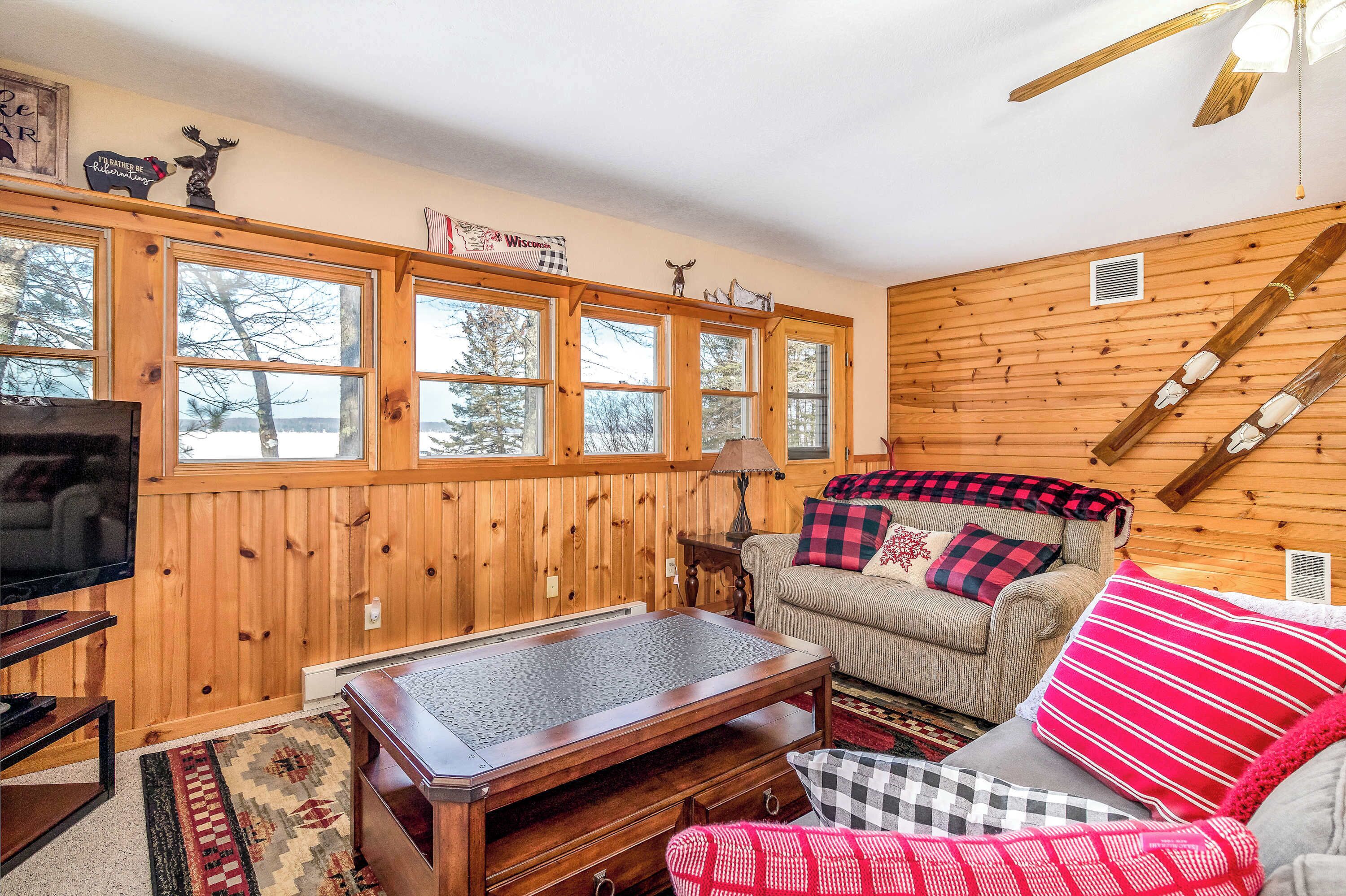 Lakefront, Dog-friendly Home With Beach Access, Kayaks And Firepit - Wisconsin
