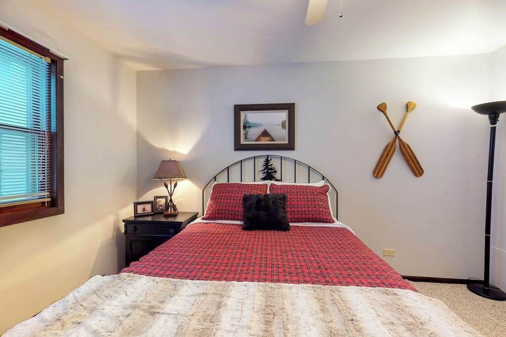 Iron/ironing board, travel cot, WiFi, bed sheets