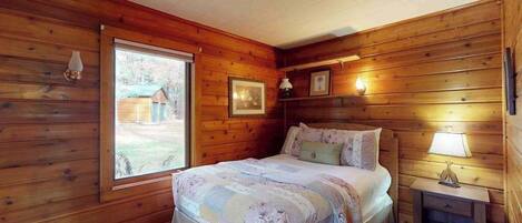 Desk, iron/ironing board, WiFi, bed sheets