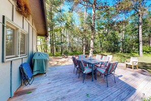 Outdoor dining - Riverside Home with Firepit,  Gas Grill,  and Washer/Dryer (Manitowish Waters)