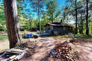 Terrace/patio - Riverside Home with Firepit,  Gas Grill,  and Washer/Dryer (Manitowish Waters)