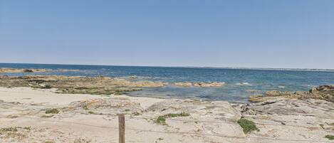 Una playa cerca