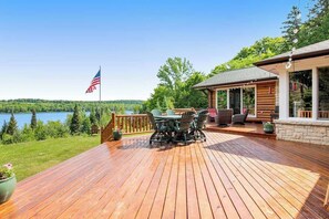 Outdoor dining - Dog-friendly and secluded lakefront gem with a full bar, private dock, and views (Phelps)