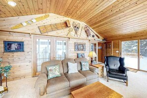 TV, DVD player, stereo, offices - Dog-friendly and secluded lakefront gem with a full bar, private dock, and views (Phelps)