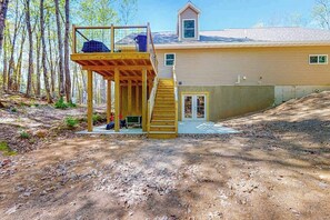 Exterior - Secluded retreat w/ lake access, snowmobile/ATV trail, large garage & bunk room (Land O' Lakes)