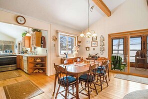 Dining - Lakefront haven with three living areas and WiFi (Manitowish Waters)