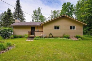 Exterior - Lakefront haven with three living areas and WiFi (Manitowish Waters)