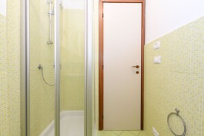 Shower, hair dryer, towels - MGH - My Lakeview Escape (Peschiera del Garda)