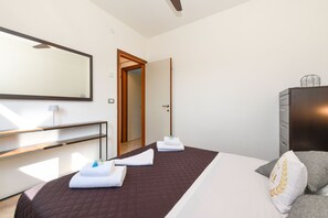 Iron/ironing board, free WiFi, bed sheets - MGH - My Lakeview Escape (Peschiera del Garda)