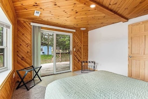 Iron/ironing board, travel cot, WiFi, bed sheets - Barn & cabin with firepits, grills, foosball, kayaks, home theater, & 2 kitchens (Necedah)