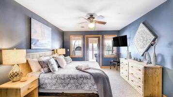4 bedrooms, desk, iron/ironing board, travel crib