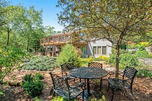 Outdoor dining - Green side smart home with golf, beach/lake access, off-site dock & EV charger (Nekoosa)