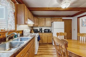 Fridge, microwave, oven, stovetop - Cozy wooded duplex w/ WiFi, full kitchen, shared W/D & near lakes & trails (Arkdale)