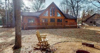 Cozy Log Home Overlooking the 12th Fairway, A Perfect Retreat at Lake Arrowhead