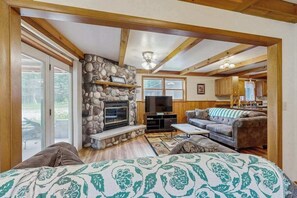 TV, fireplace, offices - Two-family retreat with 2 kitchens, wooded charm near lakes, trails & adventure (Arkdale)