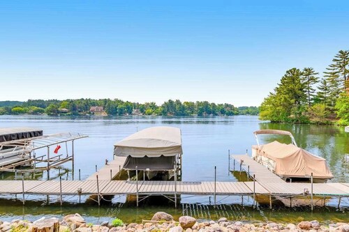 Waterfront condo with resort amenities, grill, firepit, jetted tub, & partial AC