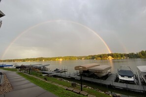 Marina - Waterfront condo with resort amenities, grill, firepit, jetted tub, & partial AC (Wisconsin Dells)