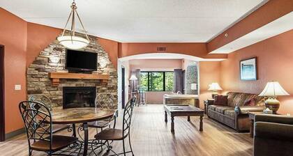Serene river-view condo + perks + two fireplaces