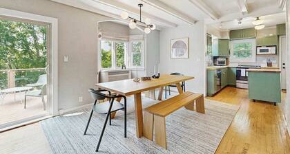 Dog-friendly downtown home with hot tub & deck