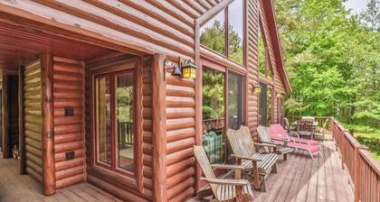 Secluded lakefront cabin with deck, dock, kayak, canoe, & WiFi