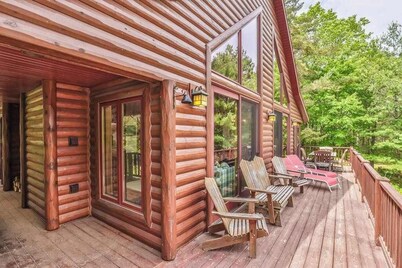 Secluded lakefront cabin with deck, dock, kayak, canoe, & WiFi