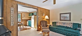 Cozy, family-friendly, riverview condo w/ a furnished patio & gas fireplace