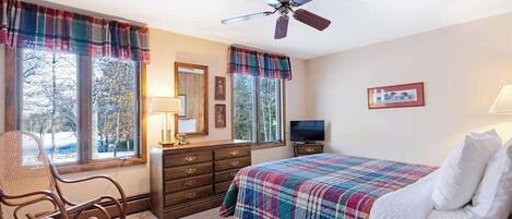 Desk, WiFi, bed sheets