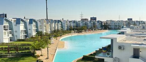 Chalet, 3 habitaciones, vista a la laguna | Alberca