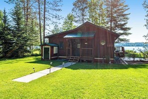 Exterior - Cozy, lakefront cottage w/ a firepit,kayak,shared patio, gas grill, & free WiFi (Eagle River)