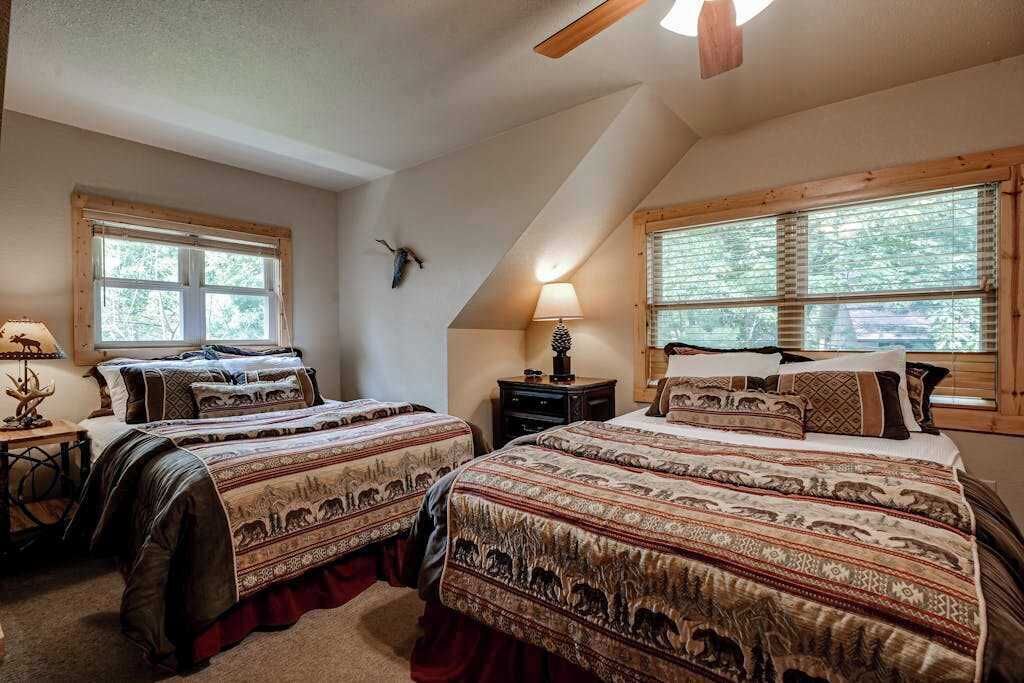 Iron/ironing board, travel crib, WiFi, bed sheets