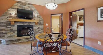 Chula Vista condo w/ whirlpool, fireplace, central AC & playground