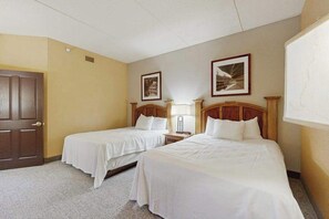 Iron/ironing board, Internet, bed sheets - Chula Vista condo w/ whirlpool, fireplace, central AC & playground (Wisconsin Dells)